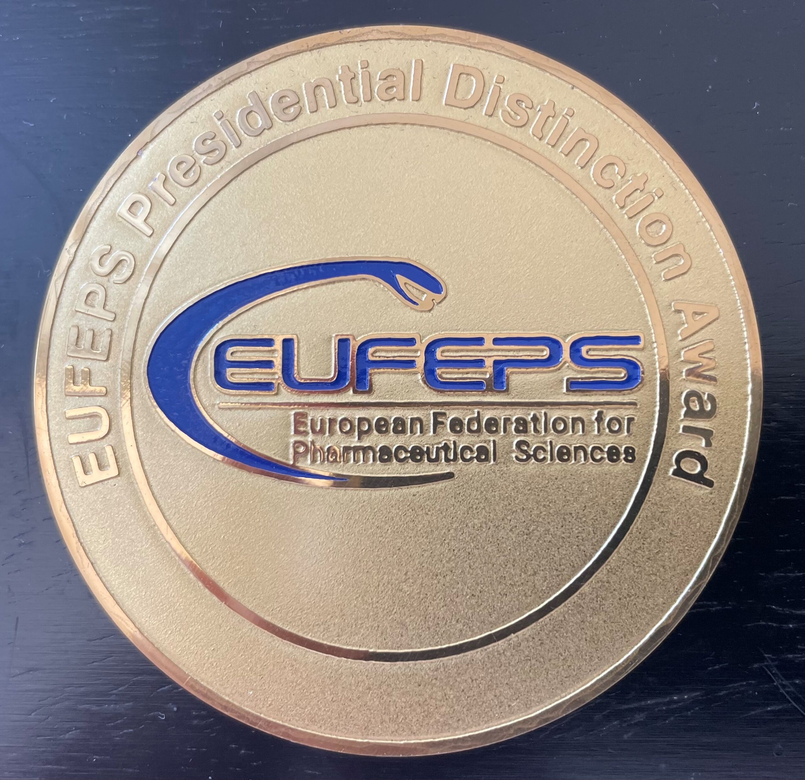 Médaille reçue par Elias Fattal. Presidential Distinction award décerné par l'EUFEPS.